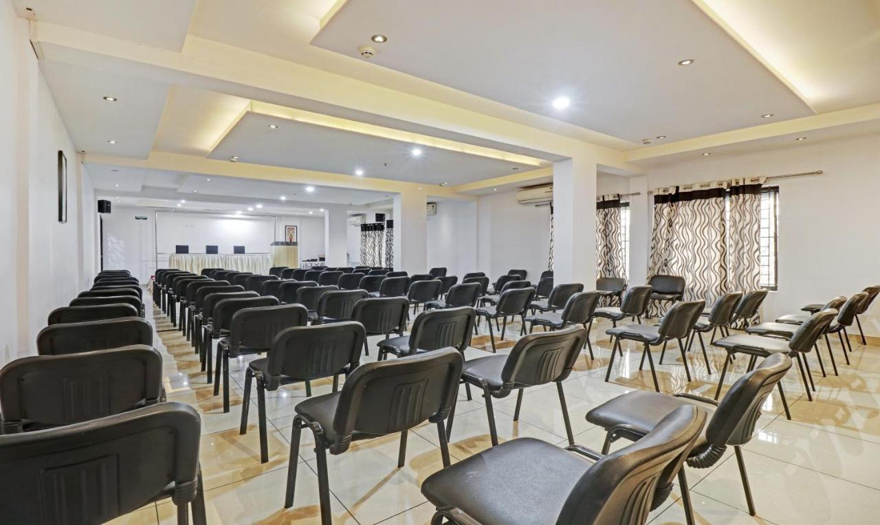 Treebo Symphony Hotels And Resorts Angamally Kizhake Chālakudi Kültér fotó