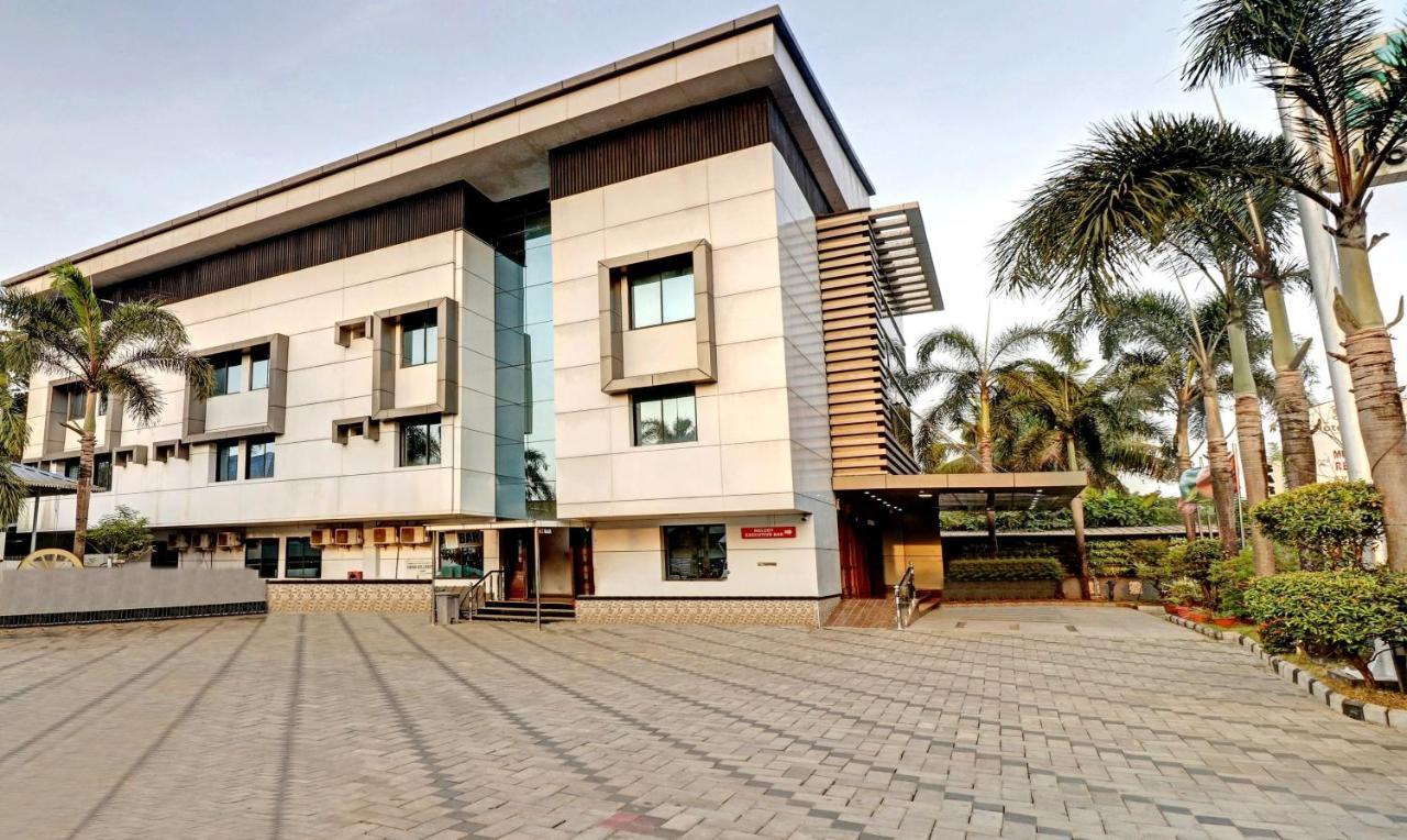Treebo Symphony Hotels And Resorts Angamally Kizhake Chālakudi Kültér fotó